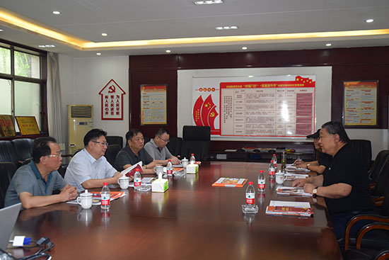 臨汾市市場監(jiān)督管理局局長、非公企業(yè)黨委書記張東紅<br>在科海集團調(diào)研非公黨建工作